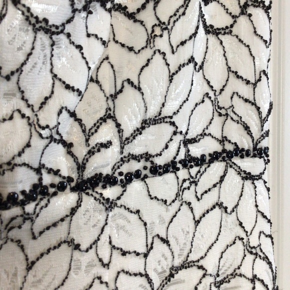 Adrianna Papell Short Sleeves Knee Lenght White and Black Lace Dress size 8 - Picture 3 of 7